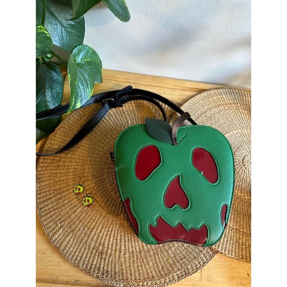 Disney’s Snow White Poison Apple purse - Picture 1 of 4